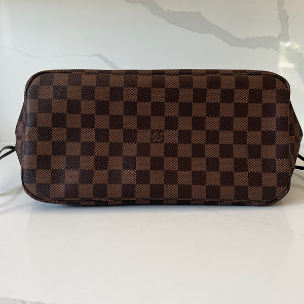 Louis Vuitton Neverfull MM & Pouch