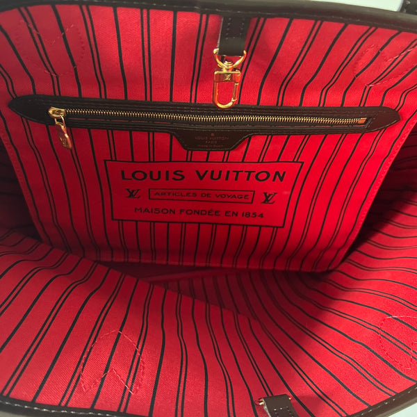 Louis Vuitton Neverfull MM & Pouch