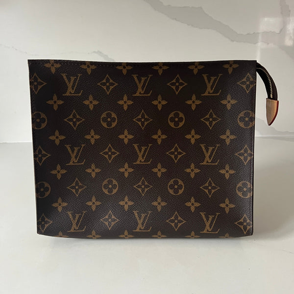 Louis Vuitton Toiletry 26