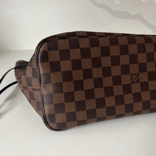 Louis Vuitton Neverfull MM & Pouch