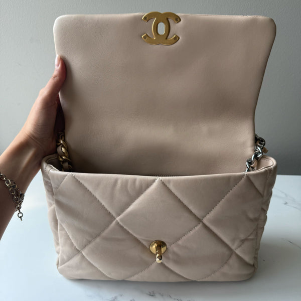 Chanel 19