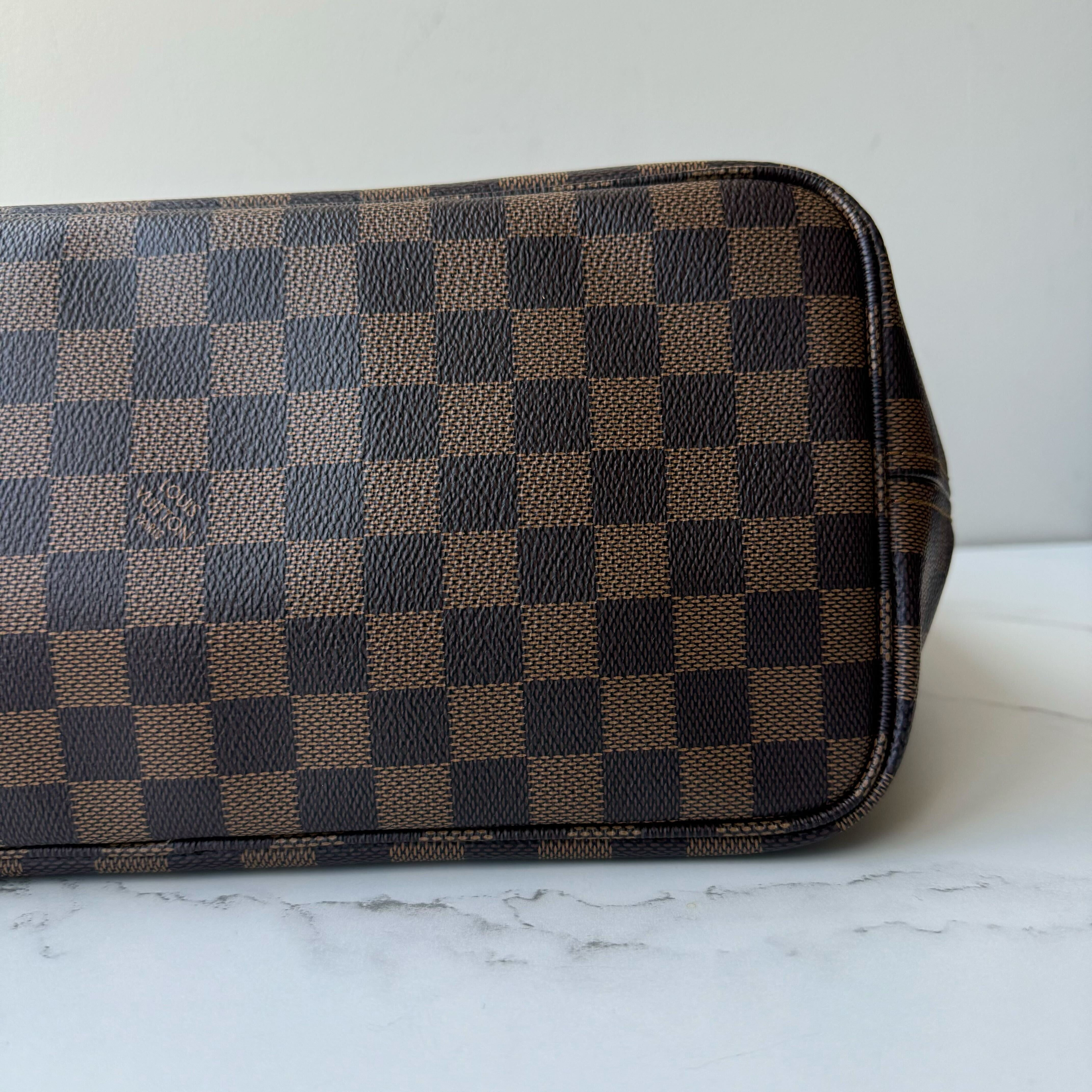 Louis Vuitton Neverfull MM & Pouch