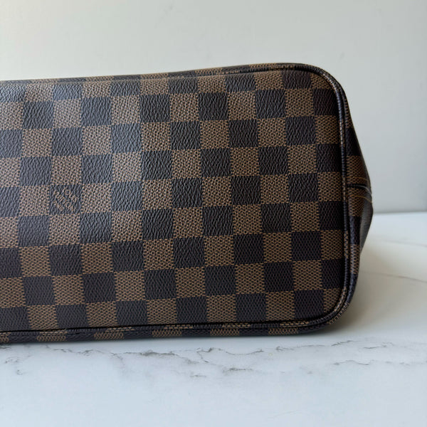 Louis Vuitton Neverfull MM & Pouch