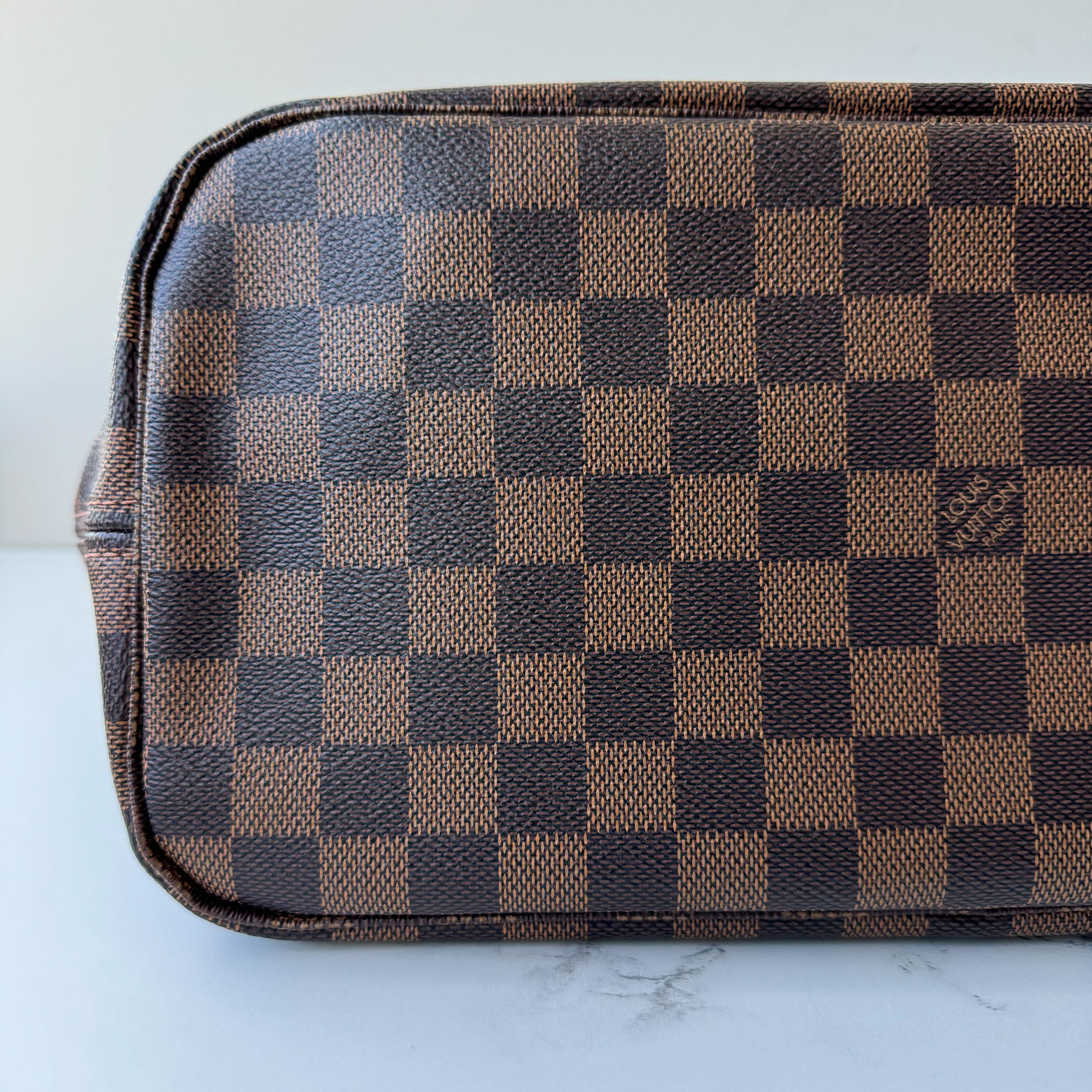 Louis Vuitton Neverfull MM & Pouch