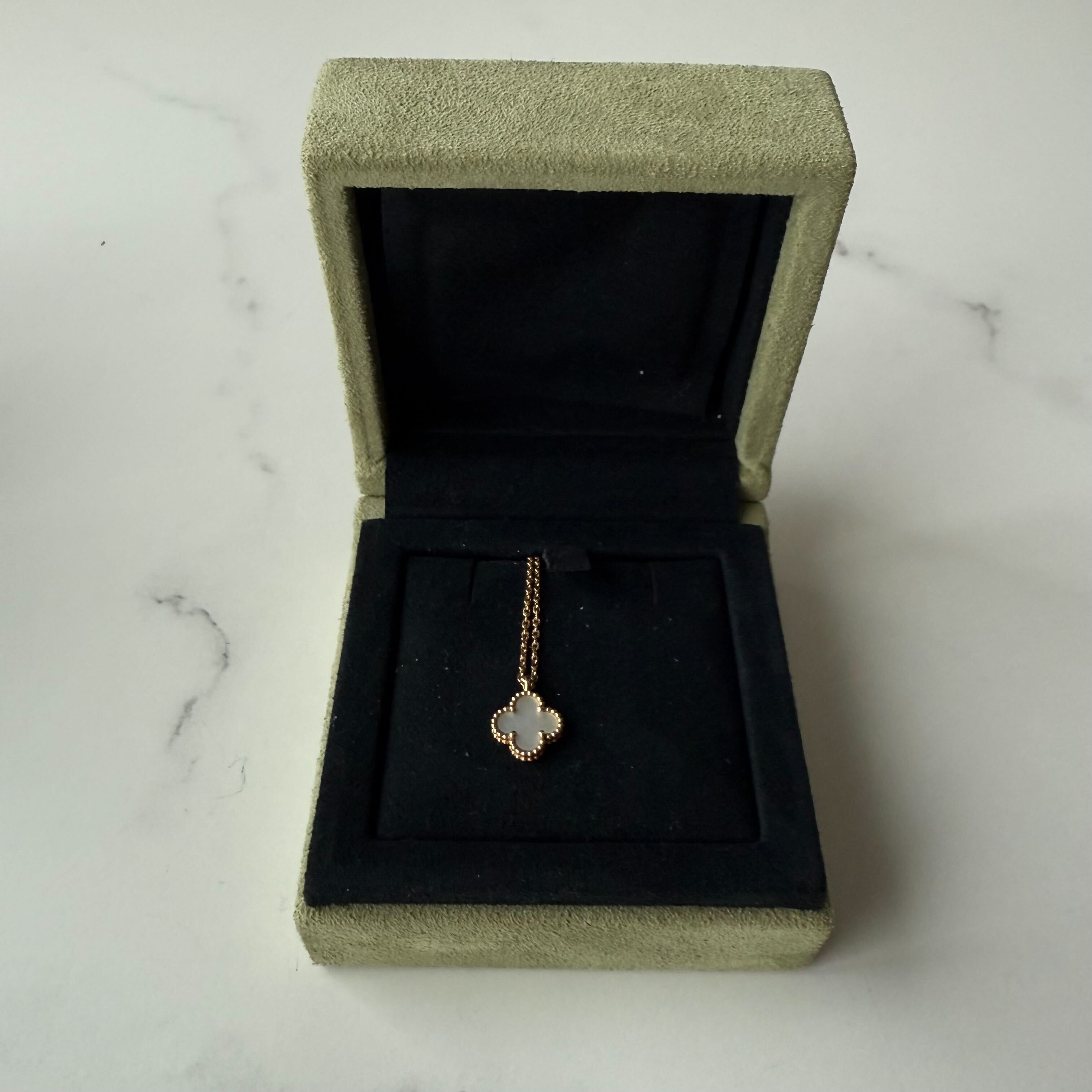 Van Cleef Sweet Alhambra