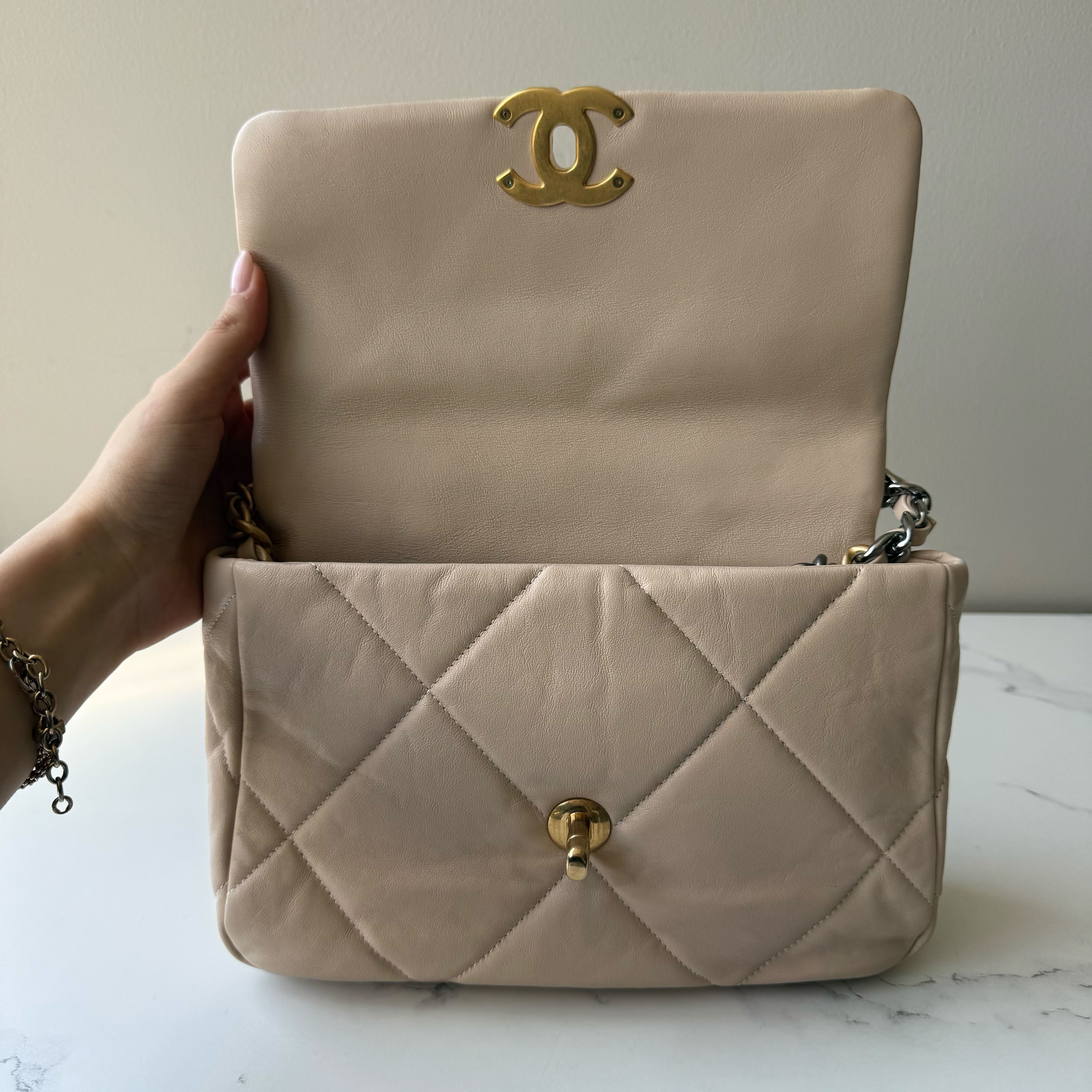 Chanel 19