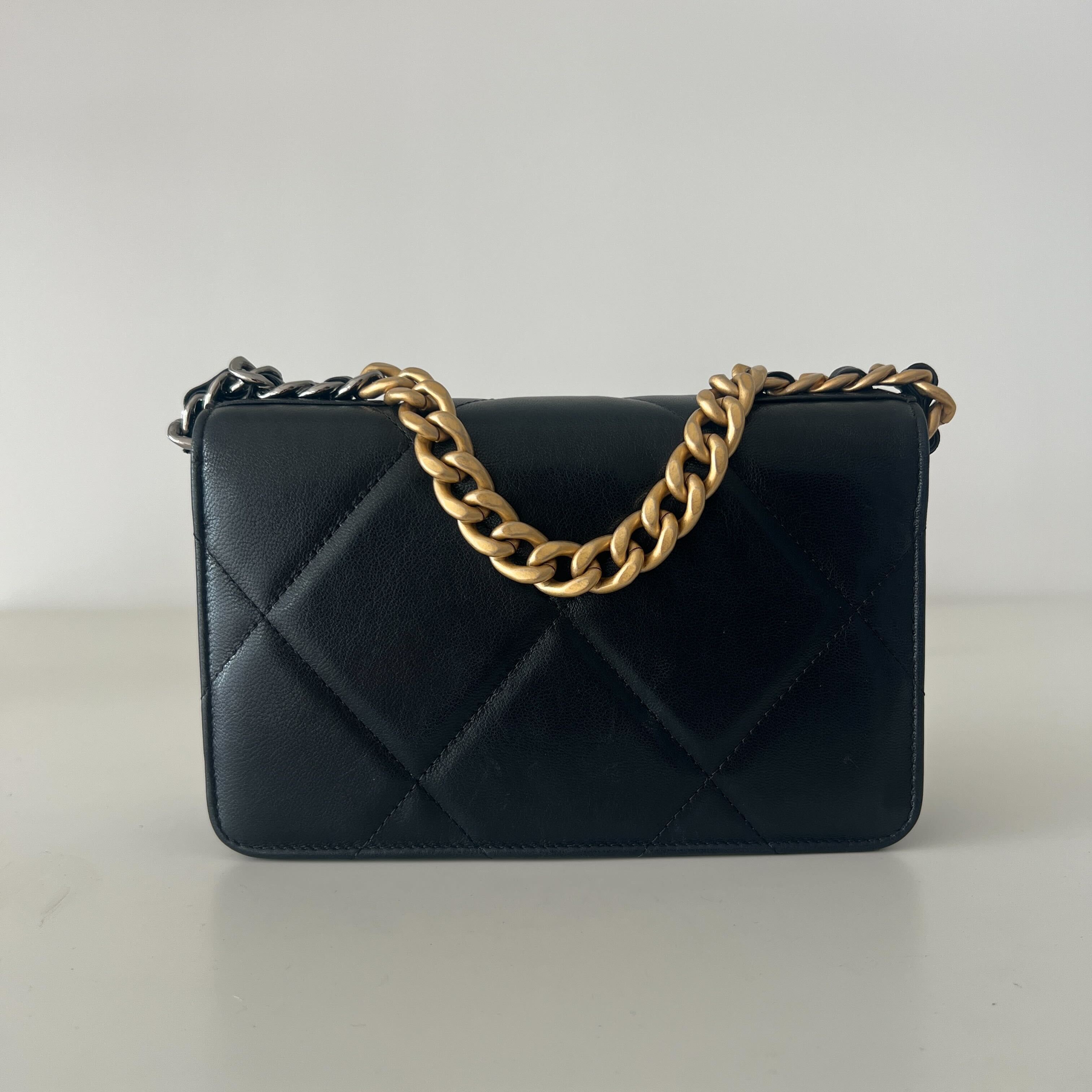 Chanel 19 WOC