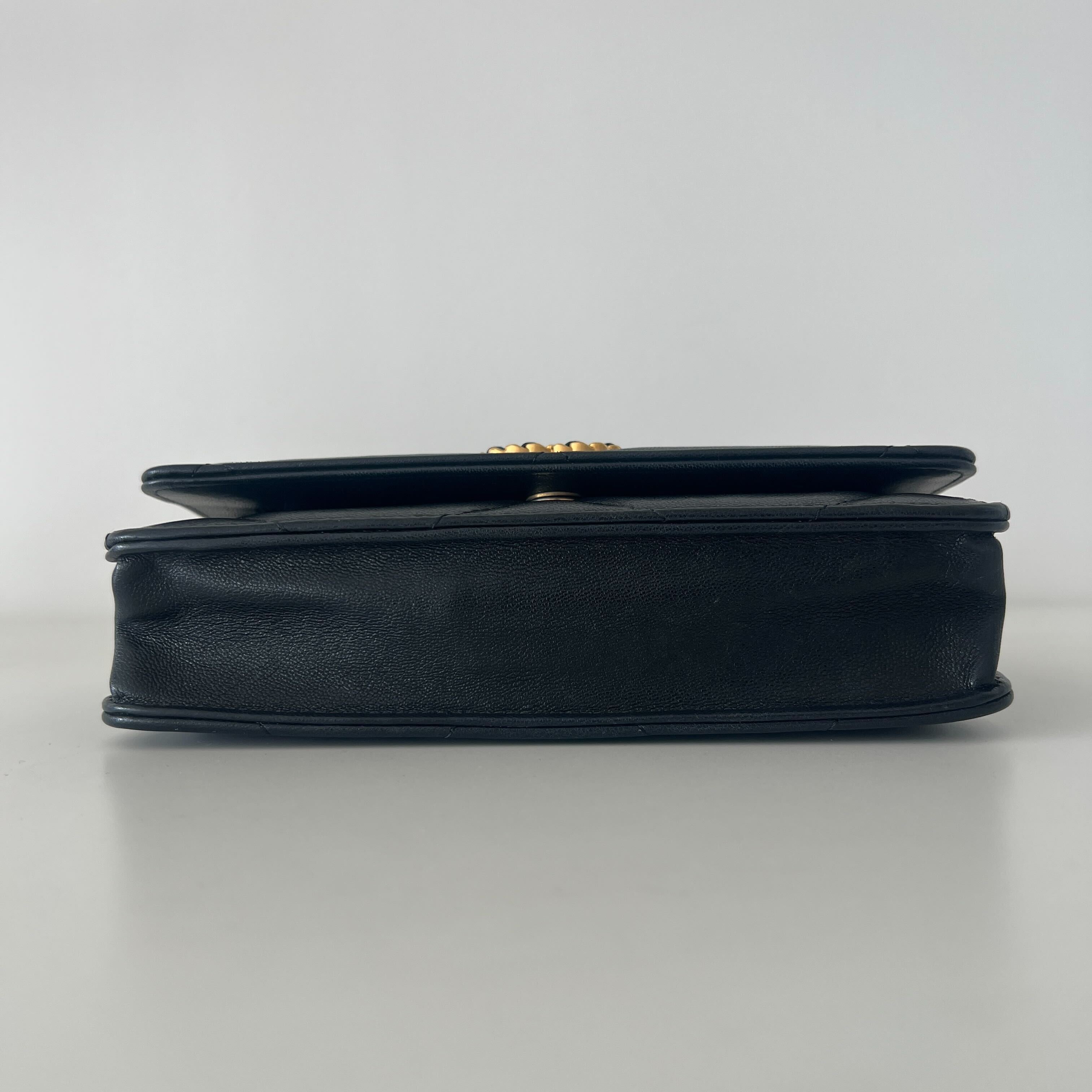 Chanel 19 WOC