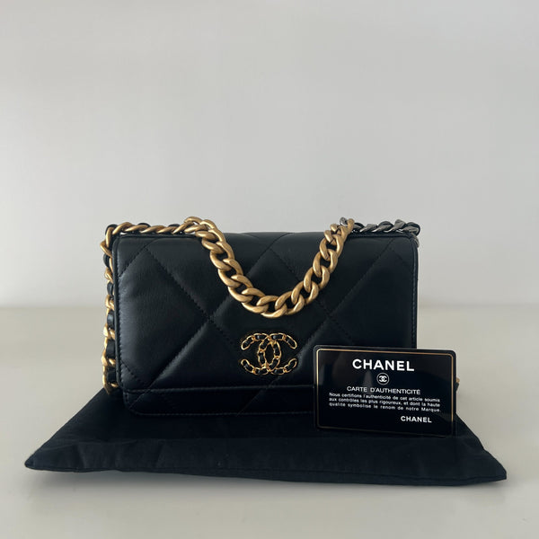 Chanel 19 WOC