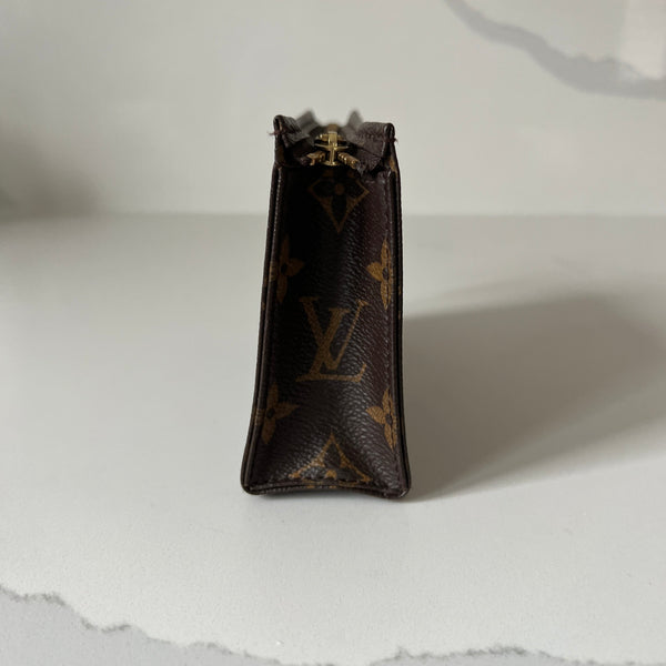 Louis Vuitton Toiletry 15