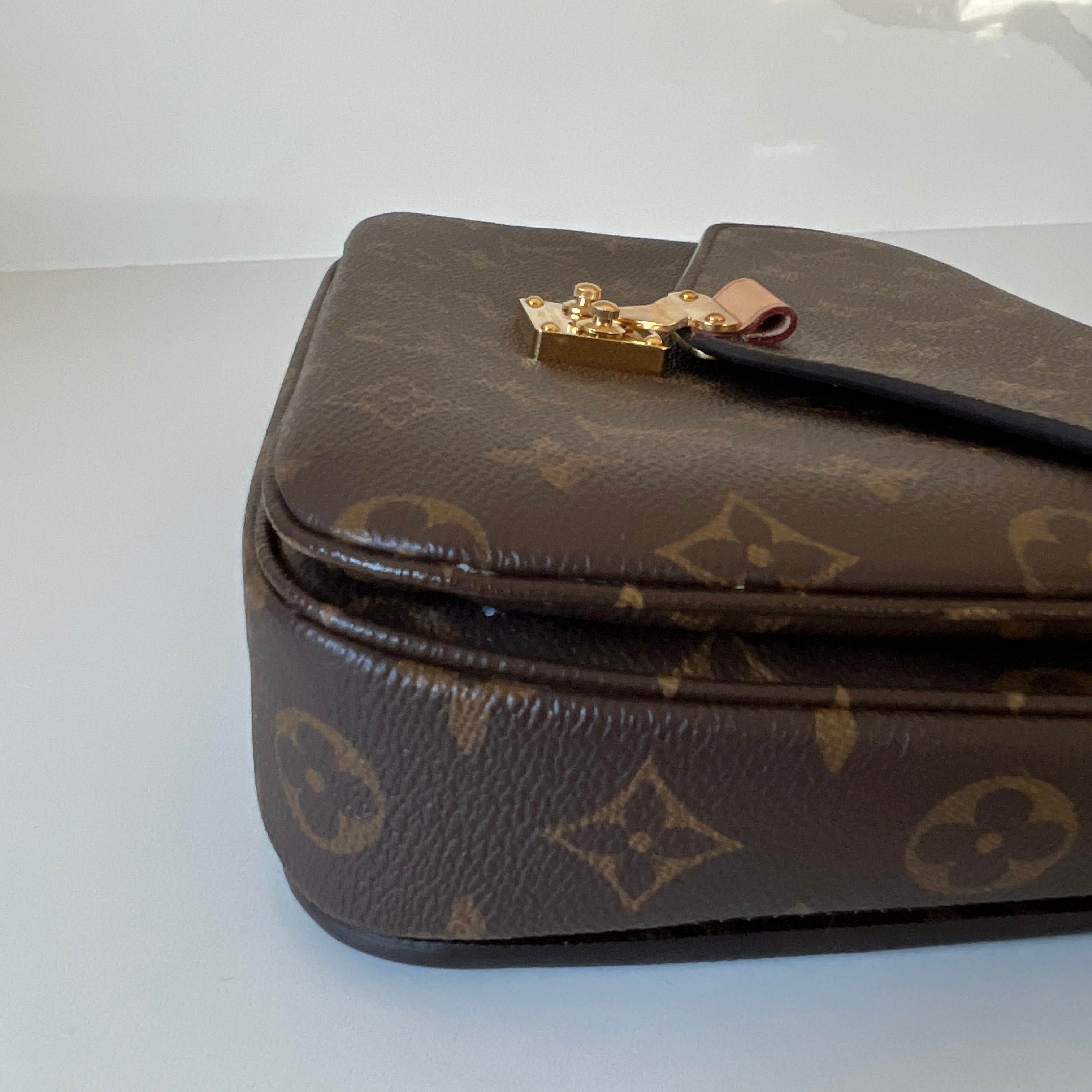 Louis Vuitton Pochette Metis