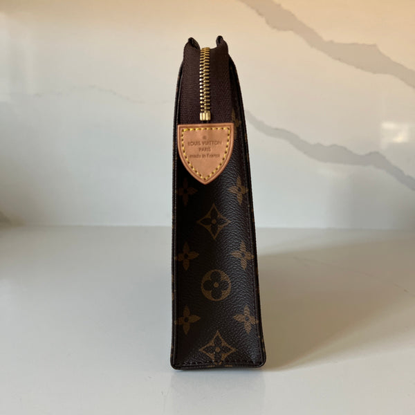 Louis Vuitton Toiletry 26