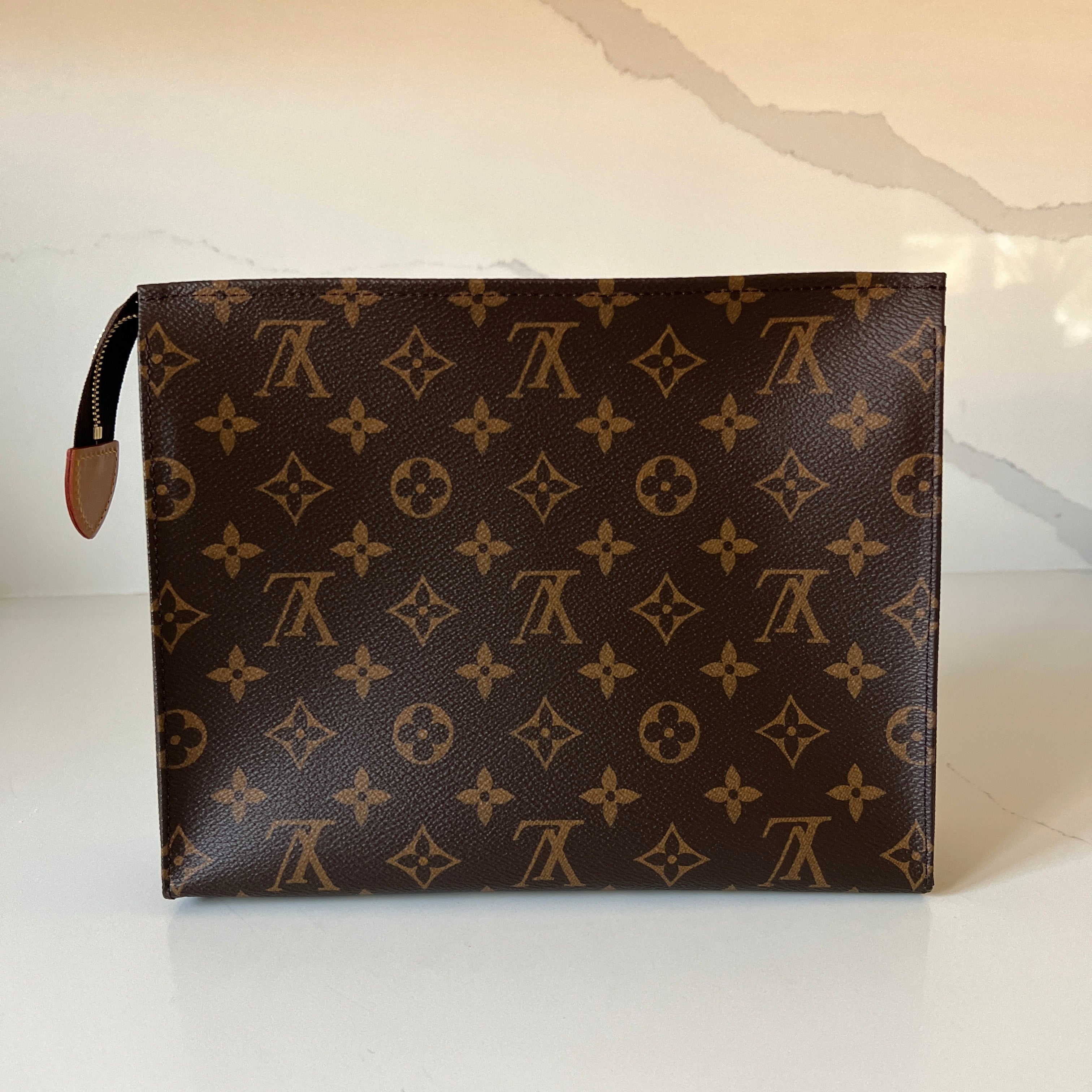 Louis Vuitton Toiletry 26