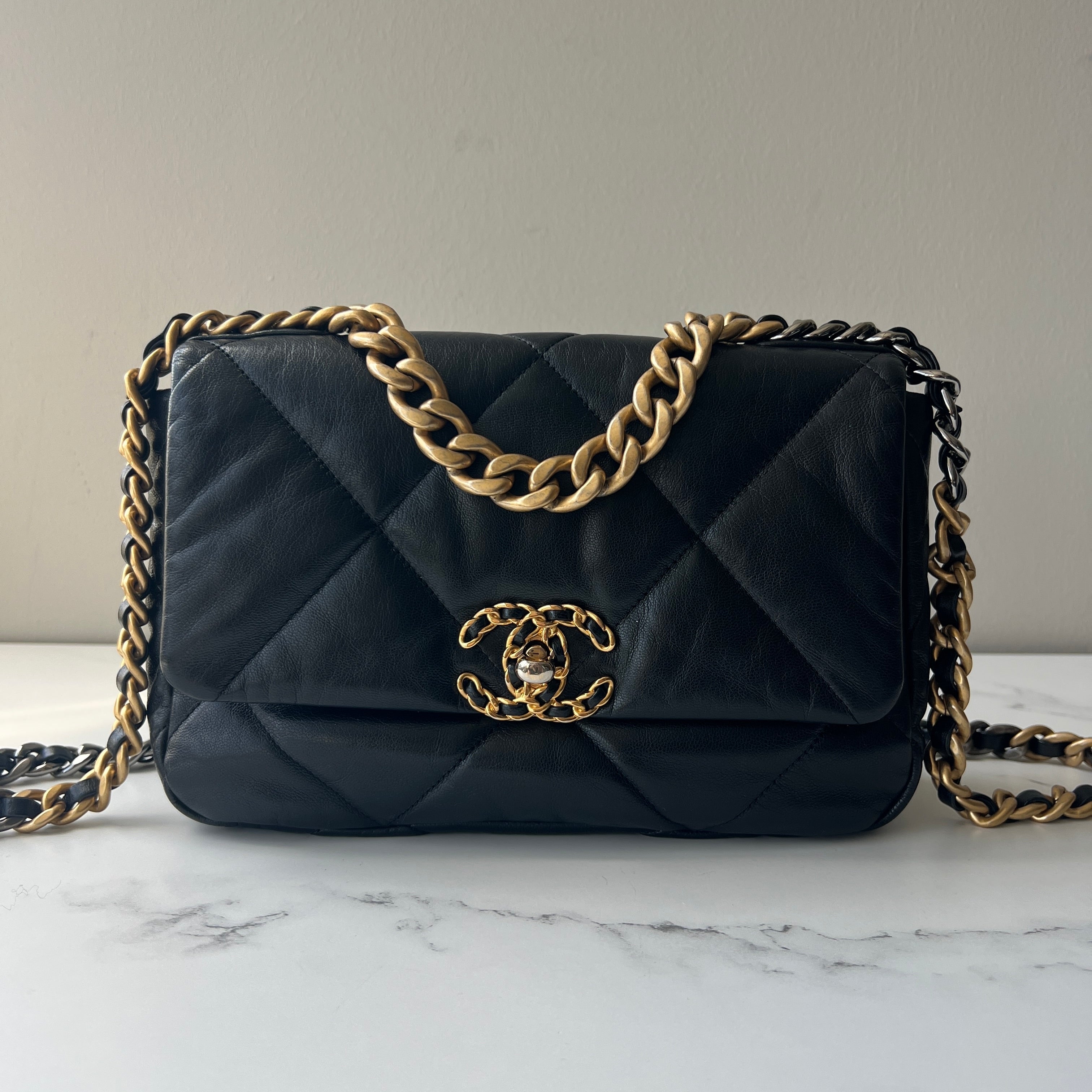 Chanel 19