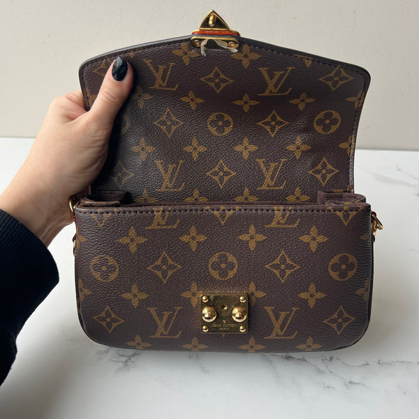 Louis Vuitton Pochette Metis East West