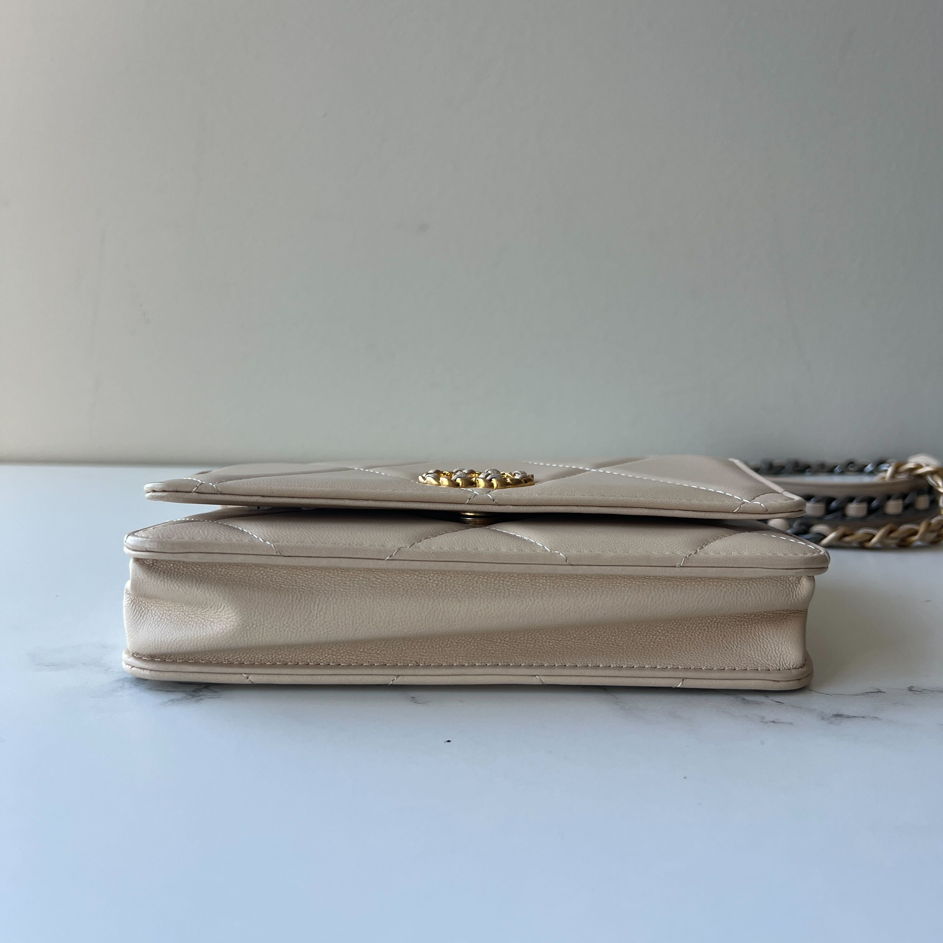 Chanel 19 Wallet on Chain