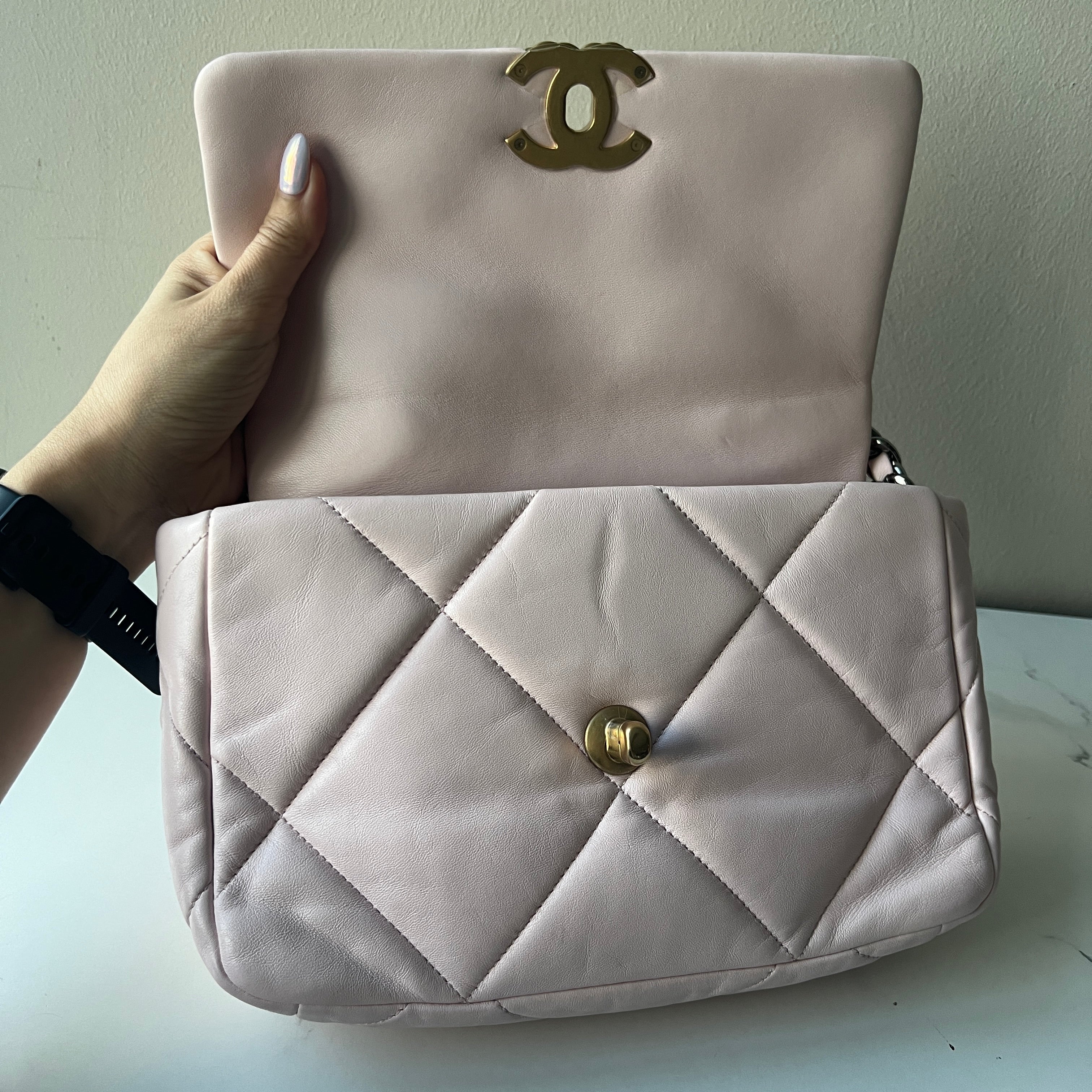 Chanel 19