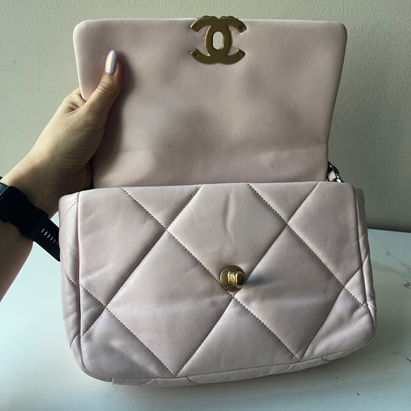 Chanel 19