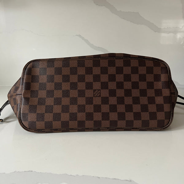 Louis Vuitton Neverfull MM & Pouch