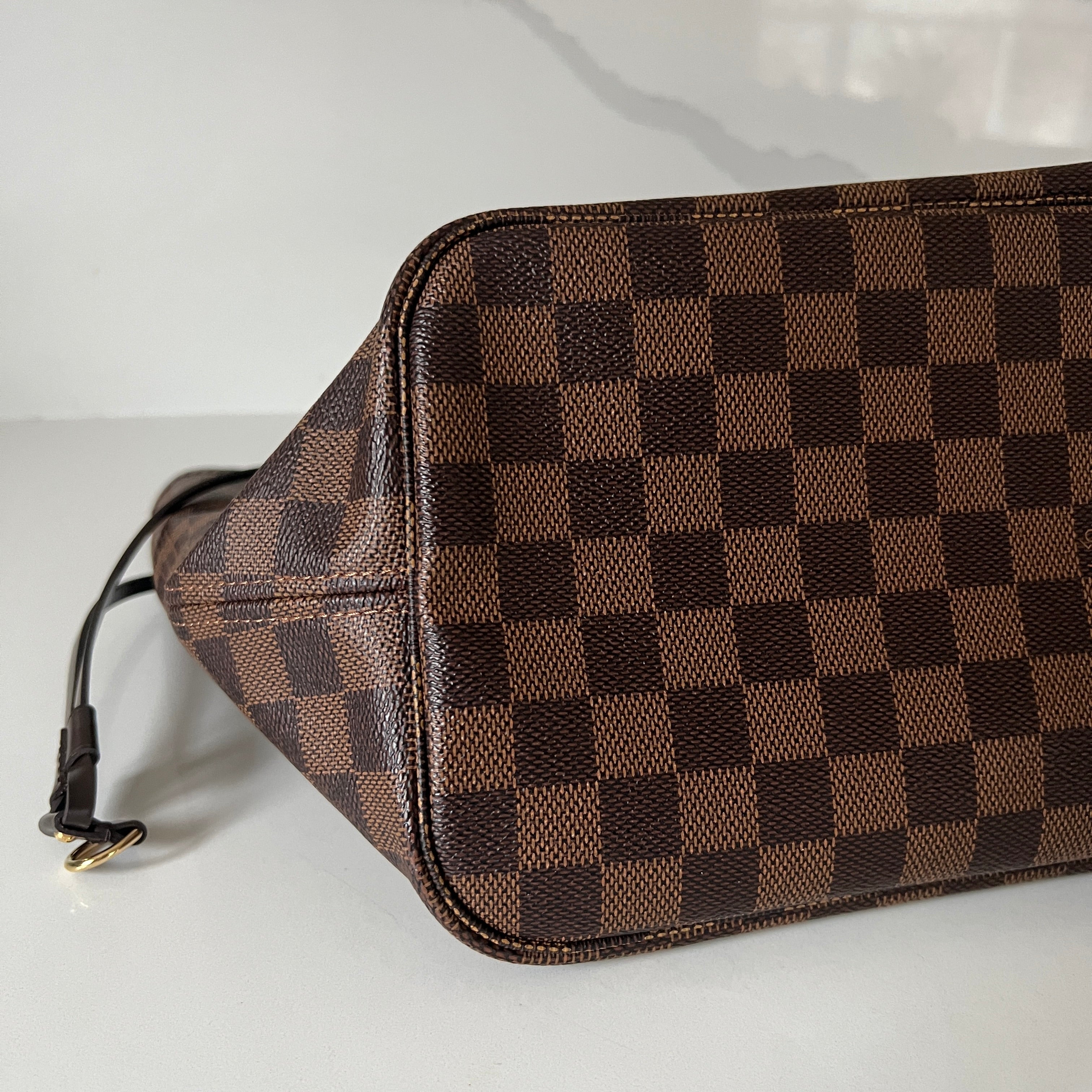 Louis Vuitton Neverfull MM & Pouch