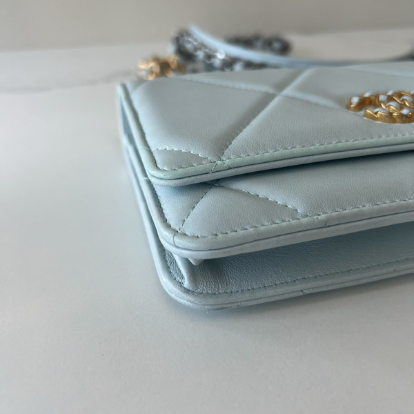Chanel Wallet on Chain